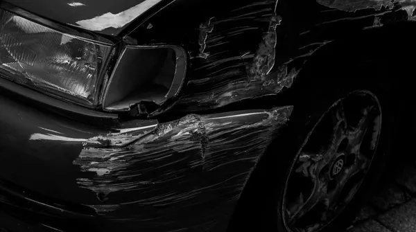 Pęknięty klosz reflektora i już nie pojedziesz. Policja zabiera dowód za drobiazg