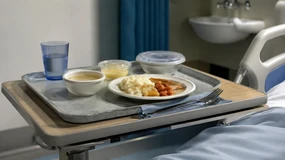 Przeterminowane jedzenie i 14 godzin bez posiłku. Wyniki kontroli w szpitalach szokują