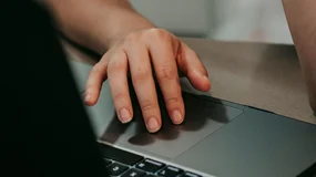 Ukryte dopłaty w zakupach online. Płacisz je częściej, niż ci się wydaje