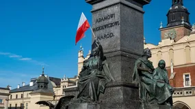 „Dziady” za 15 zł z Vinted pójdą na Allegro za 50 zł. Oto jak zarobić na Narodowym Czytaniu 2026