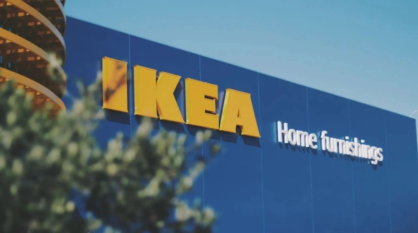 Zapłaciła 600 zł w IKEA za wniesienie mebli. Przy drugiej dostawie musiała dopłacić kurierom z własnej kieszeni