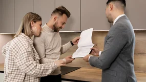 2 proc. od mieszkania za 600 tys. zł to 12 tys. zł. Rząd chce ukrócić prowizje pośredników