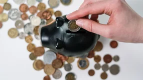 VeloBank: 25 proc. Polaków nie ma złotówki oszczędności. A 14 proc. odłożyło już ponad 100 tys. zł