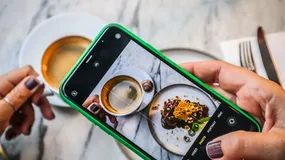 Robisz zdjęcie obiadu w restauracji na Instagrama? Jeden przepis decyduje, czy legalnie