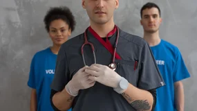 500 tys. zł za studia medyczne. Za te pieniądze mógłbyś kupić sobie mieszkanie