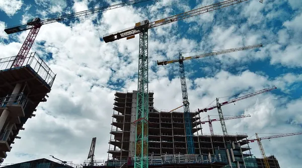Winda obowiązkowa już w trzypiętrowym bloku. Za nią zapłacisz w cenie metra kwadratowego