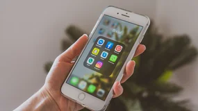Sprawdziłam ofertę „telefonu od kobiety” z OLX. Sprzedawca nawet się nie krył z prawdą