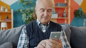 Masz w rodzinie seniora z abonamentem w Vectrze? Sprawdź jego telefon. Oto co spotkało pana Mariana