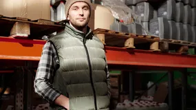 Kupili tanią naklejkę z Allegro, żeby zrobić głupi żart. Nie wiedzieli, że grozi za surowa kara