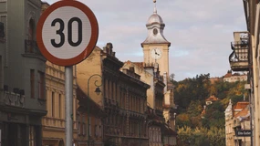 Dwie noce i kilkadziesiąt ulic bez pierwszeństwa. Tak wygląda Tempo 30 w praktyce