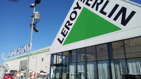 Prezent dla pracownika Leroy Merlin wywołał burzę. Firma wyjaśnia, jak było naprawdę