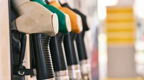 Ropa drożeje, a benzyna tanieje. Na stacjach dzieje się coś dziwnego