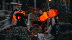 Sklepy wycofują akcesoria na Halloween. Plastikowe noże i tasaki znikają z półek