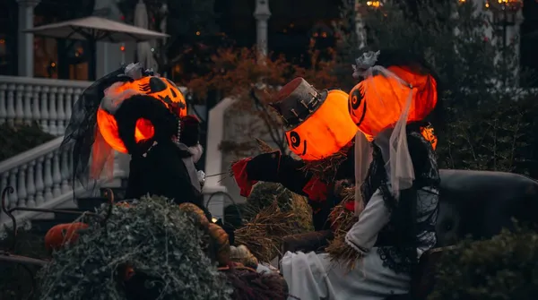Sklepy wycofują akcesoria na Halloween. Plastikowe noże i tasaki znikają z półek