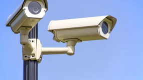 Policja chce mieć stały dostęp do miejskiego monitoringu i rozpoznawania twarzy. UODO interweniuje