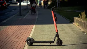 13-latek uciekał policji na hulajnodze. Na nagraniu licznik pokazuje 73 km/h