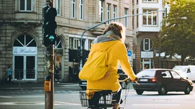 Ten środek transportu jest najszybszy w dużym mieście. Wyniki mogą zaskakiwać