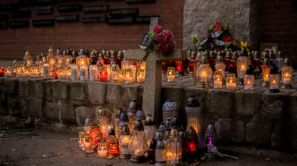 Znicze z Polski płoną na całym świecie. Wyprzedzają nas tylko Chiny