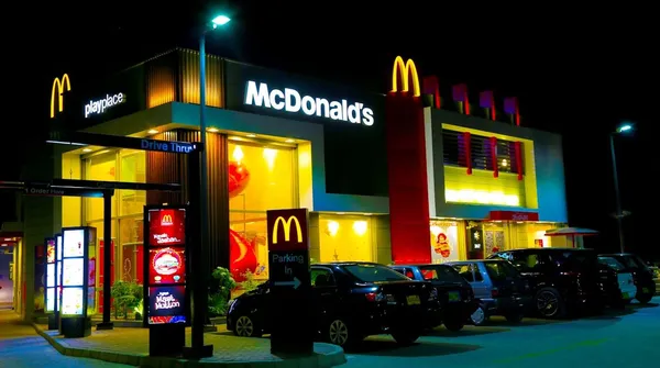 AI ustala ceny w McDonald's. Nowy model cenowy sieci budzi kontrowersje
