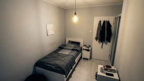 Pokój 5 m2 bez okna za 600 zł, i to tylko na weekendy. To ogłoszenie z OLX szokuje