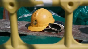 Mój znajomy pracował dla jednej firmy po trzy dni w tygodniu przez cały rok. Prawo mówi, że to nie tak miało wyglądać