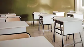 Rodzice mają nie przyjeżdżać pod szkołę i nawet nie stać przed budynkiem. Nowe wytyczne MSWiA budzą sprzeciw
