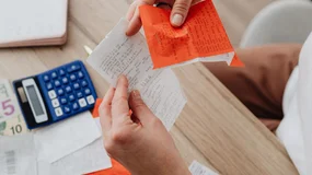 Miała niewielką emeryturę i 50 tys. zł długu w ZUS