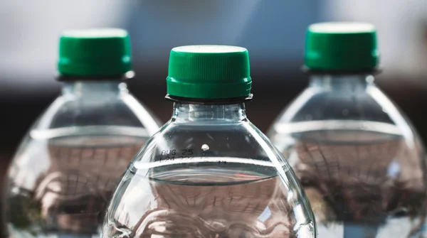 Mam w ręku plastikową butelkę wody mineralnej bez kaucji. To wciąż możliwe