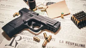„Legalny” pistolet za 288,80 zł z Allegro. Zakup nie wymaga zezwolenia, a za użycie grozi więzienie