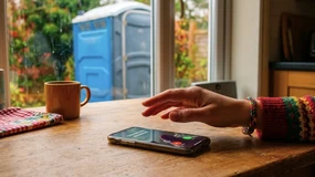 Zadzwonił dla żartu w sprawie toi-toia z OLX. Nie wiedział, że grozi za to nawet 5000 zł grzywny