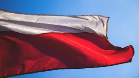 Nawrocki zawraca samolot, w sieci pytania o wojsko na ulicach. Wszystko na cztery dni przed naradą o bazie USA