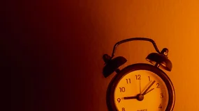 Zegary cofnęły się o godzinę, a ja widzę w tym nadgodzinę, za którą firma musi zapłacić podwójnie