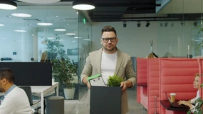 Dostałeś wypowiedzenie? Sprawdź, co pracodawca zrobi z twoim urlopem