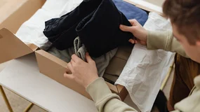 Sprzedałem bluzę za 22 zł na Vinted. Nie mam ani bluzy, ani pieniędzy